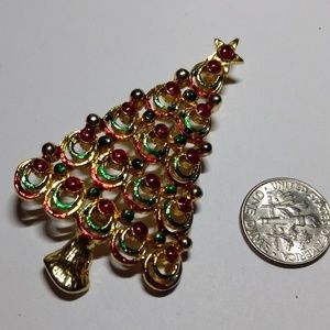 Vintage Xmas tree brooch w rhinestones